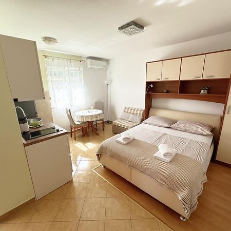 Apartments Villa Miranda Vodice Exterior photo