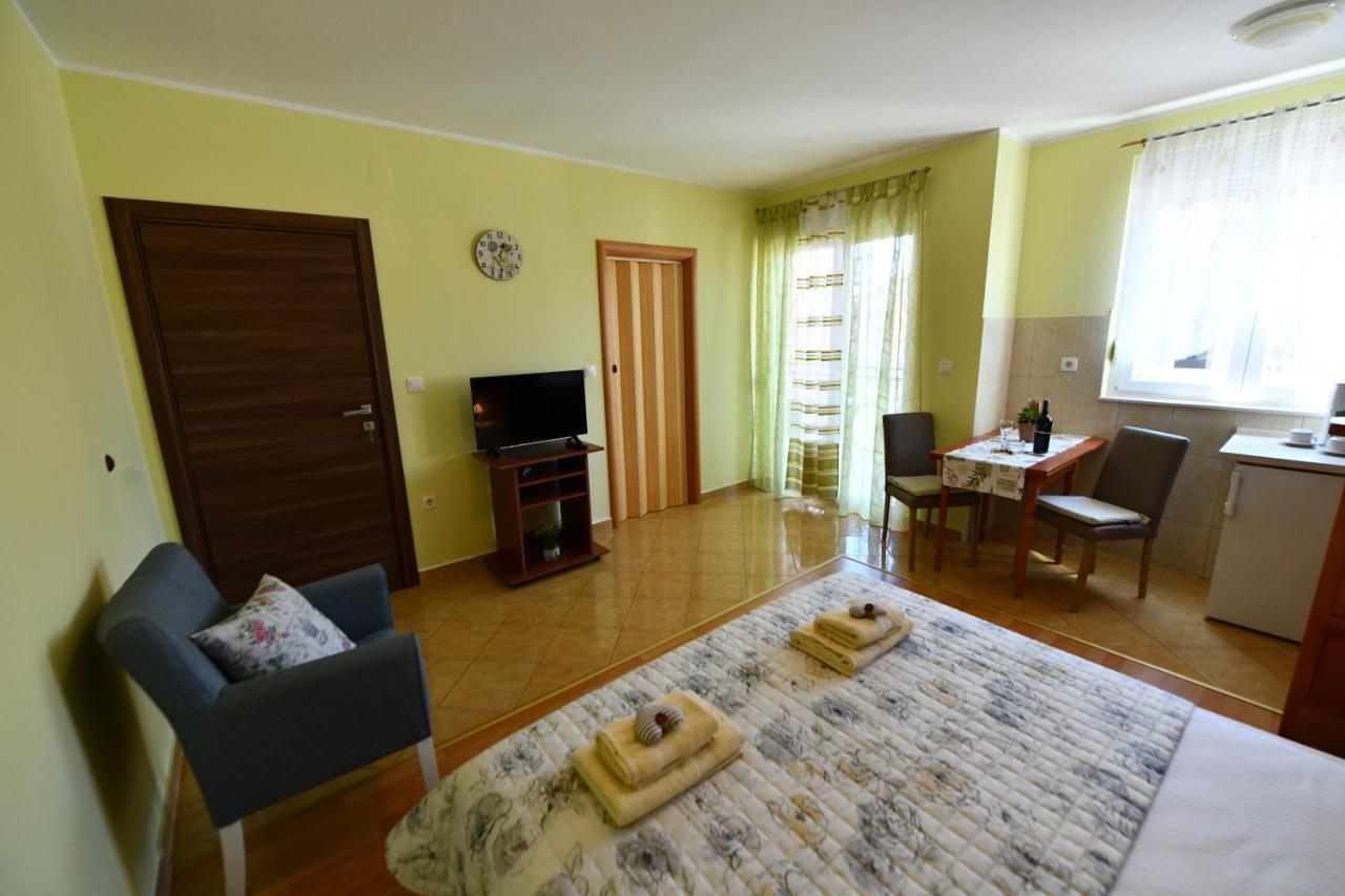 Apartments Villa Miranda Vodice Exterior photo