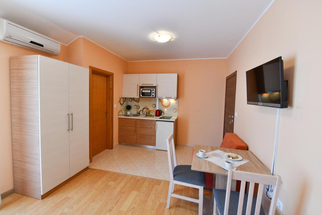 Apartments Villa Miranda Vodice Exterior photo