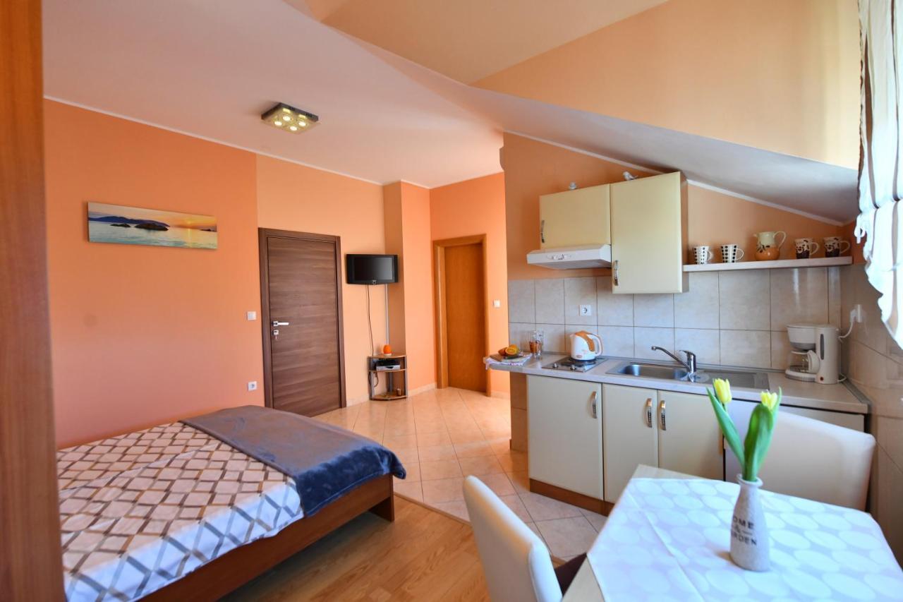 Apartments Villa Miranda Vodice Exterior photo
