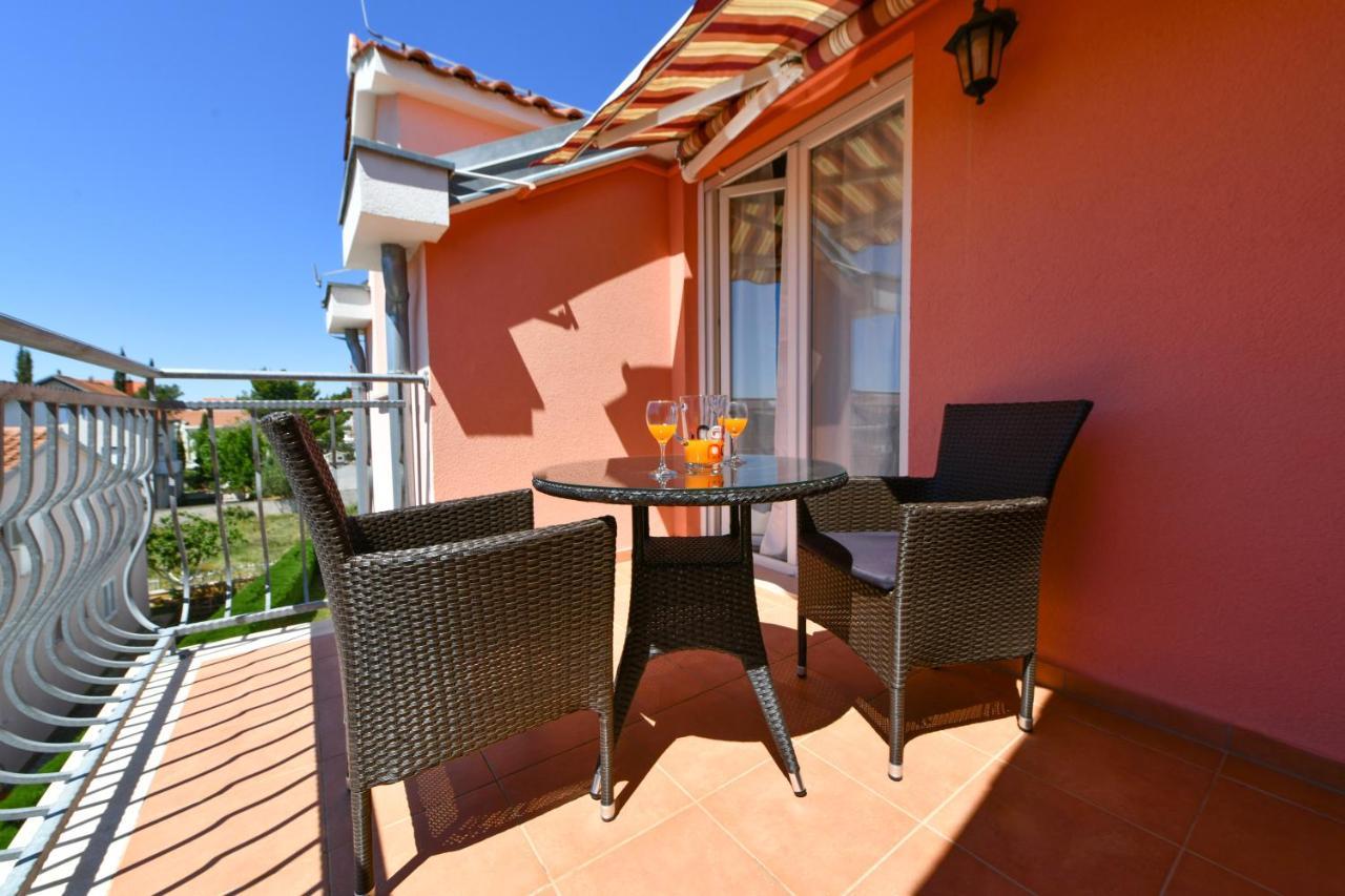Apartments Villa Miranda Vodice Exterior photo