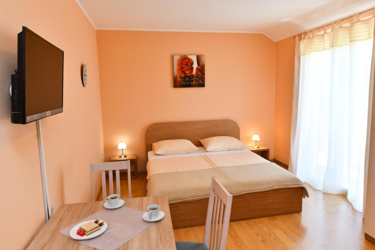 Apartments Villa Miranda Vodice Exterior photo