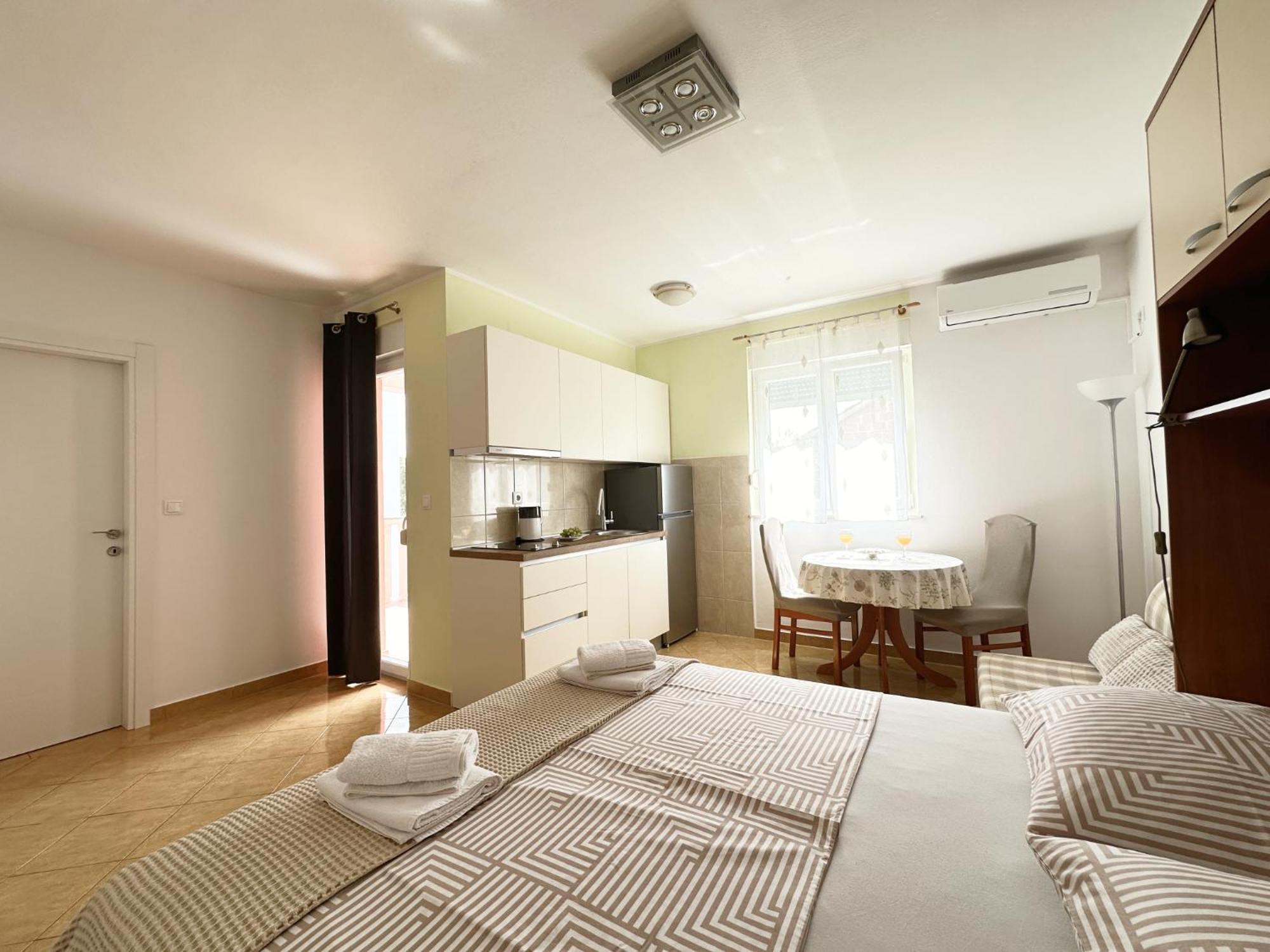 Apartments Villa Miranda Vodice Exterior photo